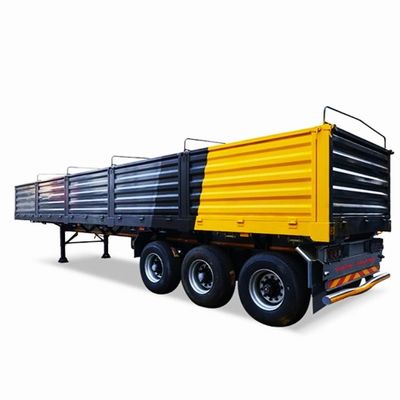 Semi-reboque para transporte de mercadorias a granel com parede lateral alta e vários eixos na parede lateral de queda