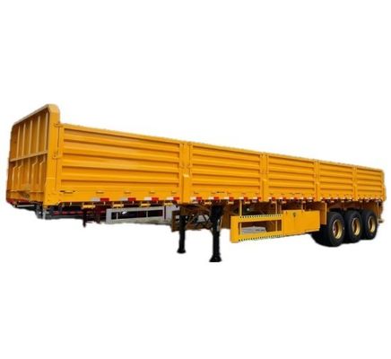 Remolque para caminhão fabricado com dimensões de 12400X2500X3650 mm e trem de pouso pesado
