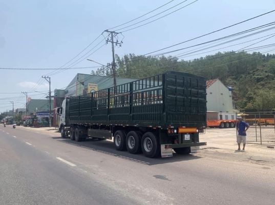 Semi-reboque de cerca alta para personalização 3 eixos 50-70 toneladas tipo de estaca Semi-reboque de cerca