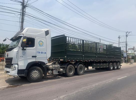 Semi-reboque de cerca alta para personalização 3 eixos 50-70 toneladas tipo de estaca Semi-reboque de cerca