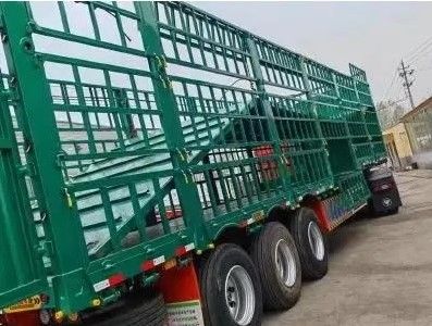 Venda personalizado 3 eixos 20-40tons Semi-remolque de cerca alta para animais de criação de gado
