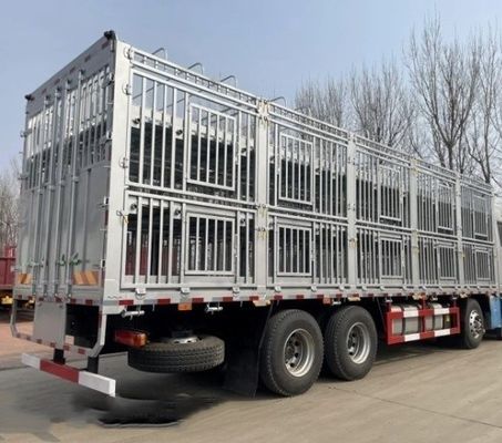 Função vegetal 3 eixos FUWA Semi-reboque de cerca alta para animais de criação
