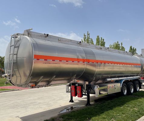 WS Shandong Customize 55cbm Fuel Truck Trailer em África com carga máxima de 60 toneladas