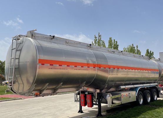 WS Shandong Customize 55cbm Fuel Truck Trailer em África com carga máxima de 60 toneladas
