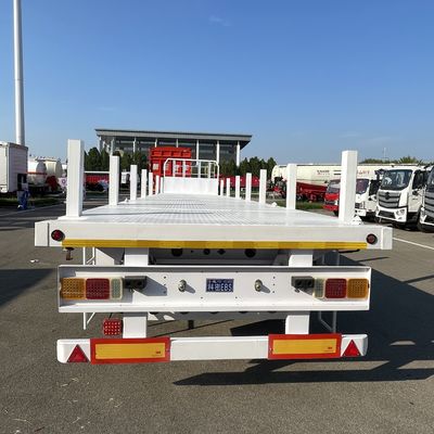 Semi-reboque de coluna lateral de piso plano concebido para o transporte de embalagens de madeira e de aço