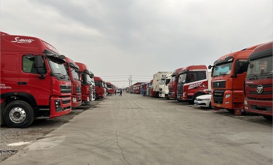 4 6L Capacidade do motor Usados caminhões tractor leve para o transporte suave e fácil